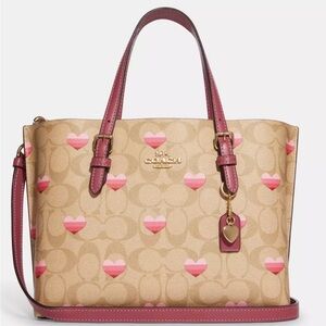 COACH MOLLIE TOTE 25 IN SIGNATURE CANVAS STRIPE HEART PRINT GOLD/LIGHT KHAKI